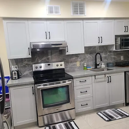 3 Bedroom House In Toronto Downtown
